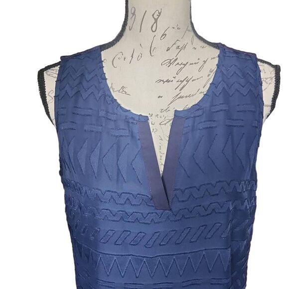 Market & Spruce Ladies Size Large Navy Patterned Sleeveless Blouse - Picture 2 of 6